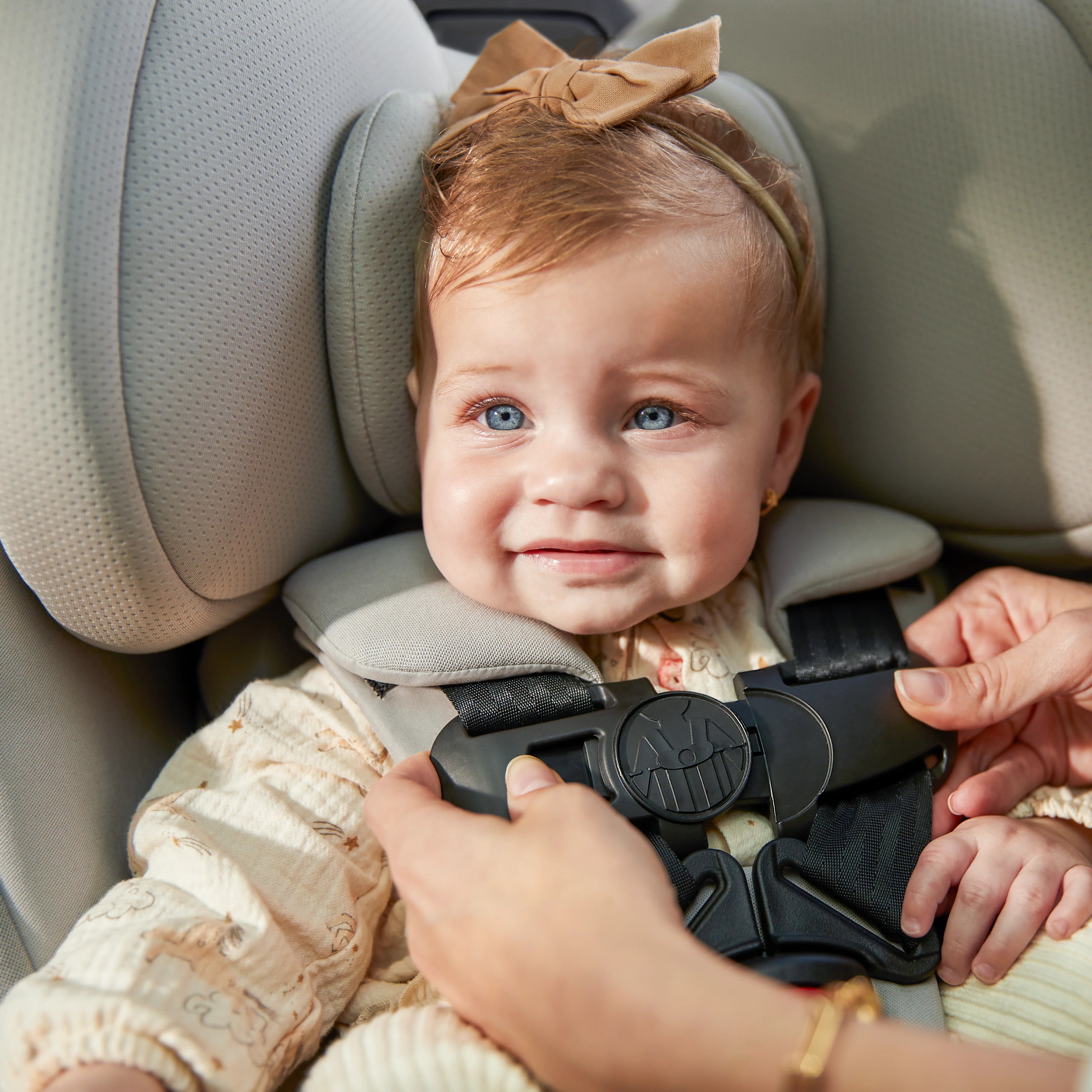 Pria™ All-in-One Convertible Car Seat with Wheeled Travel Bag
