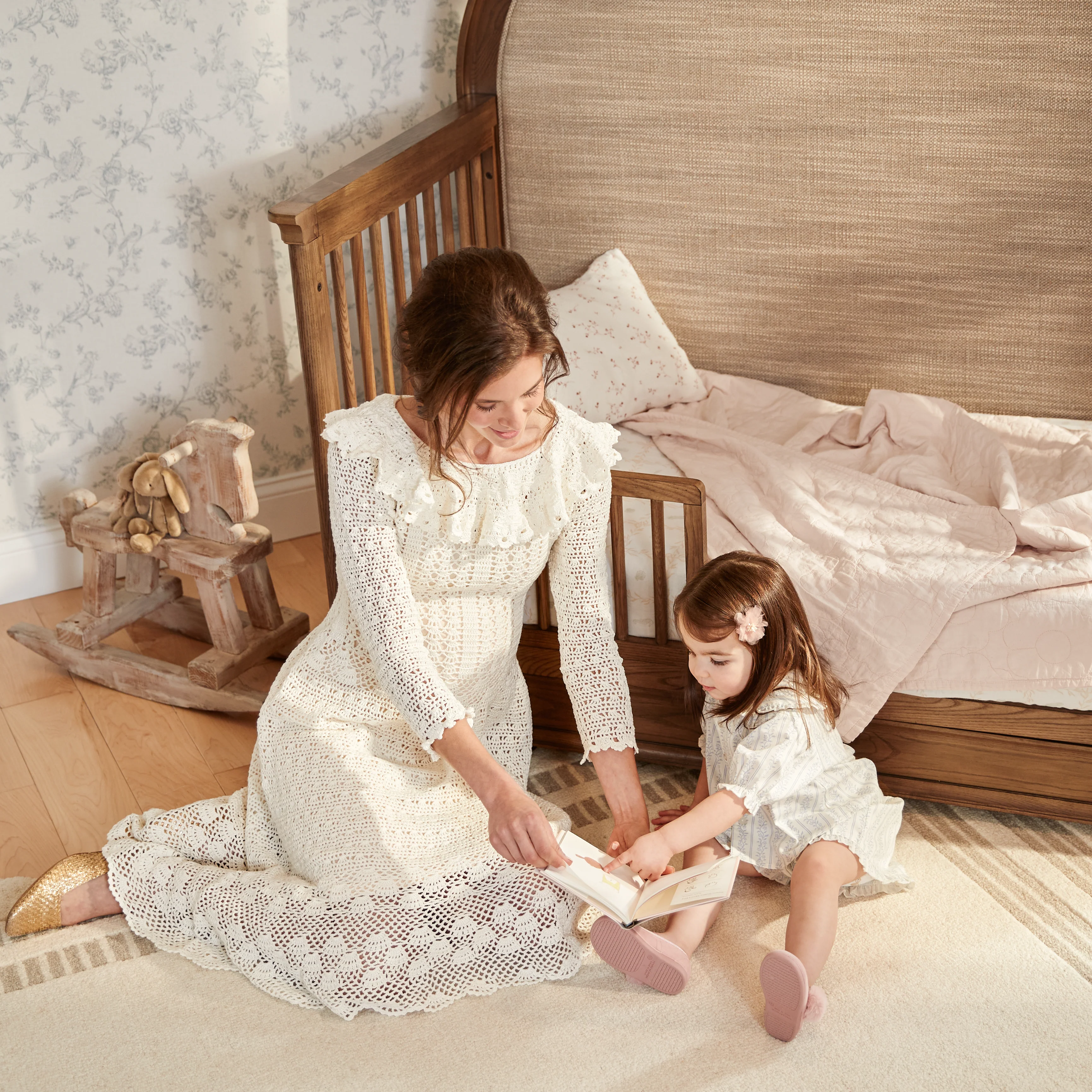 Quiet Luxury 6-in-1 Convertible Crib with Toddler Bed/Daybed Conversion Kit