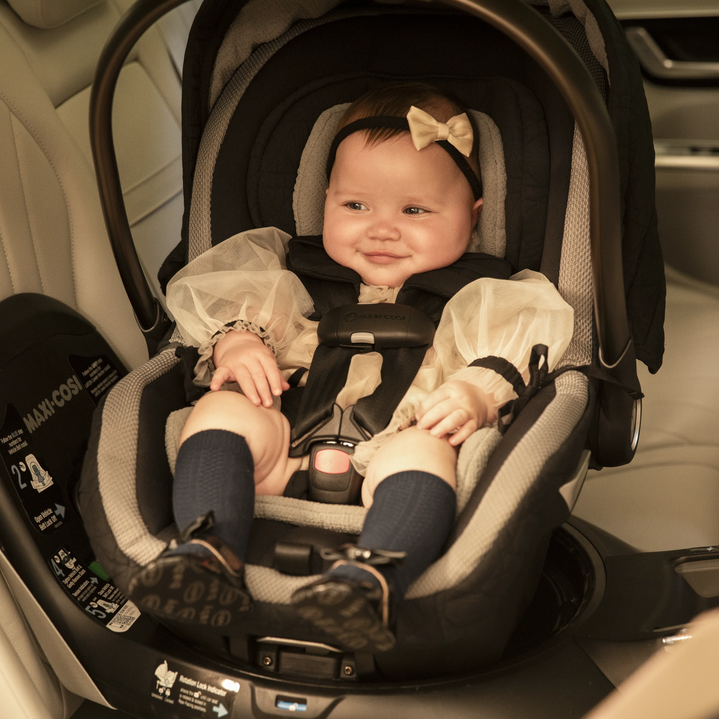 426-tana-360-rotating-travel-system-with-peri-180-carriage-accessory-in-onyx-heritage-3.webp Tana 360° Rotating Travel System with Peri™ 180° & Carriage Accessory in Onyx Heritage